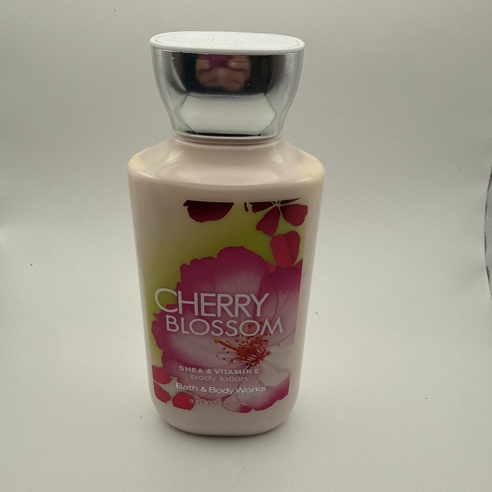 Bath & Body Works Cherry Blossom Body Lotion 8oz Pink Excellent Shea Vitamin E